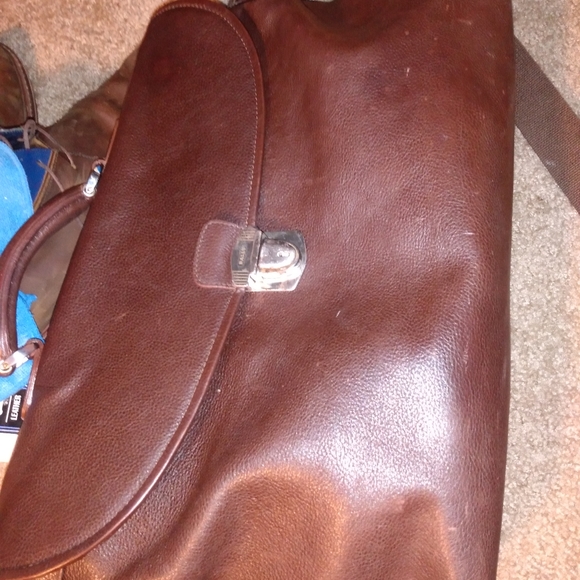 Men's over the shoulder bag and hand strap - Picture 2 of 5